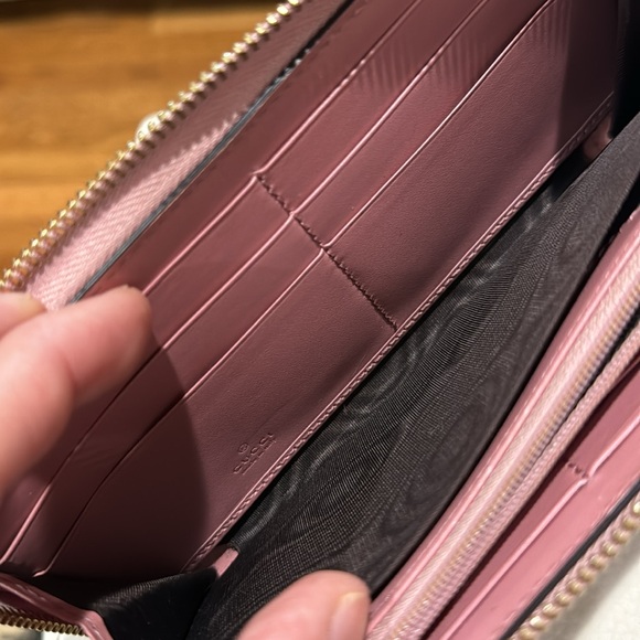 Authentic LEATHER GUCCI PINK WALLET! - Picture 6 of 17